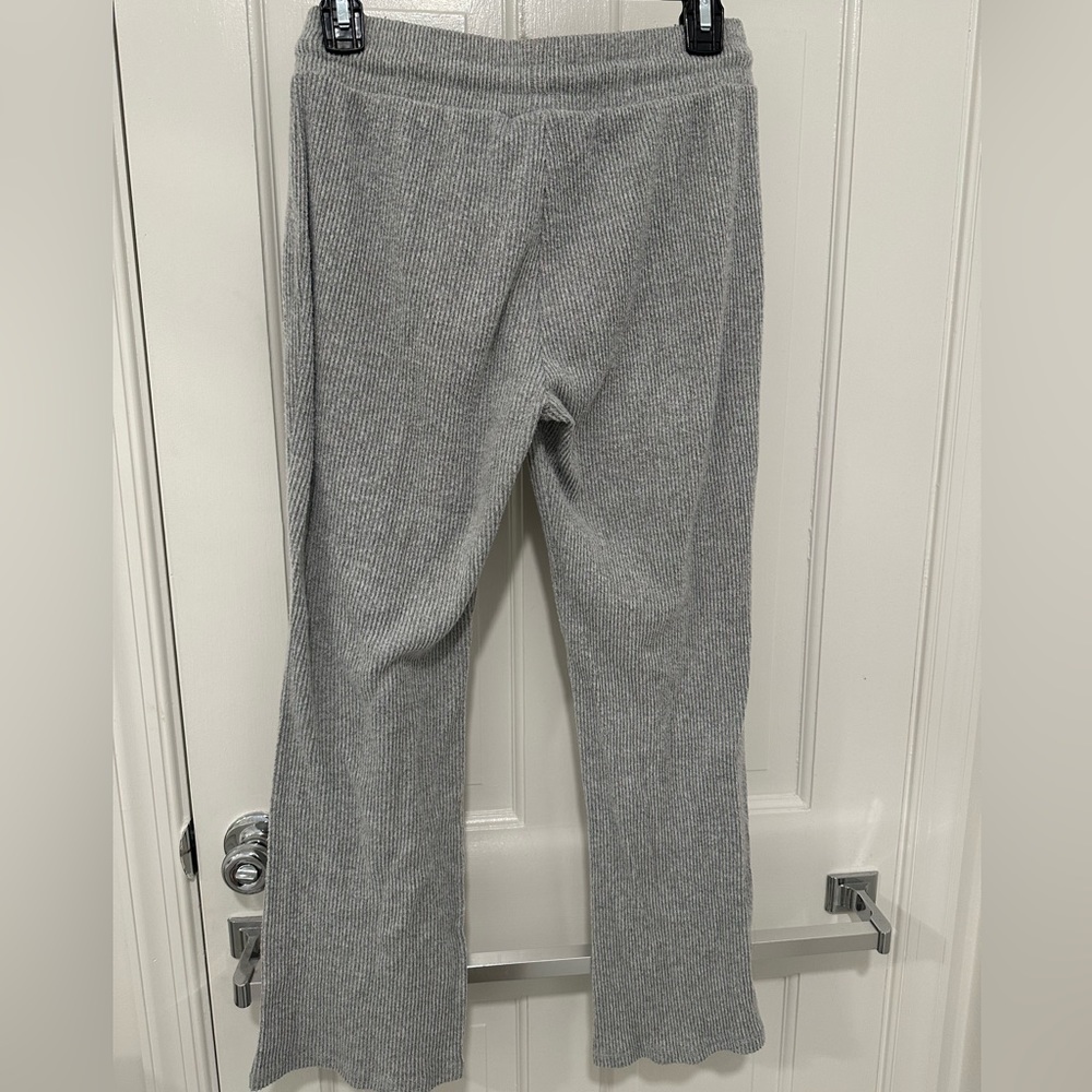 Comfortable Gray Ribbed Lounge Pants - Picture 5 of 6